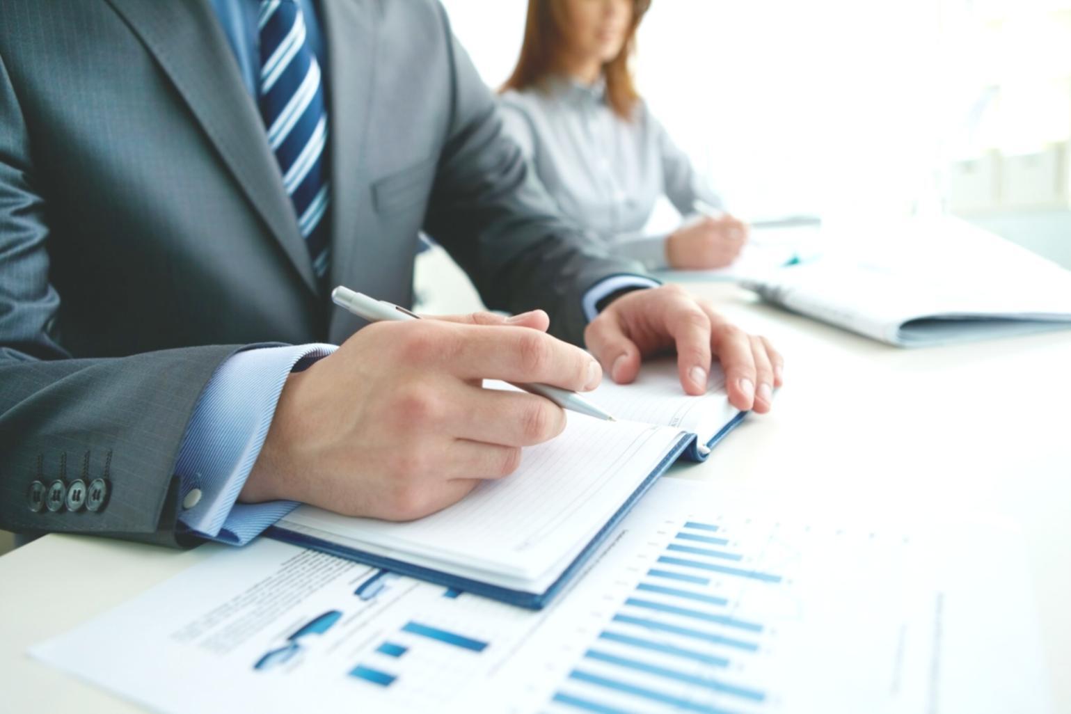 Analyse détaillée de données financières avec graphiques et tableaux